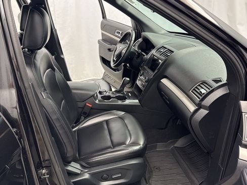 Used 2019 Ford Explorer XLT w/ Equipment Group 202A AWD/4WD image 23