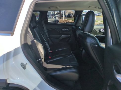 Used 2021 Jeep Cherokee Latitude Lux w/ Comfort/Convenience Group FWD image 29