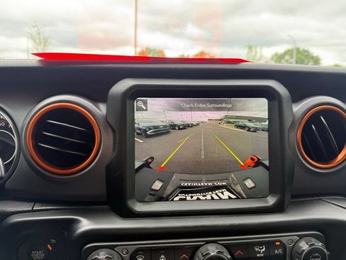 Used 2023 Jeep Gladiator Mojave w/ LED Lighting Group AWD/4WD image 15