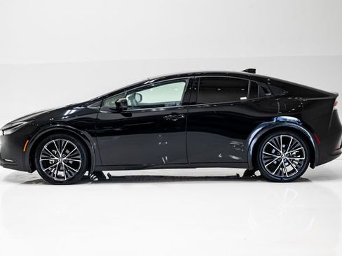 Used 2025 Toyota Prius Limited w/ Limited Premium Package FWD image 28