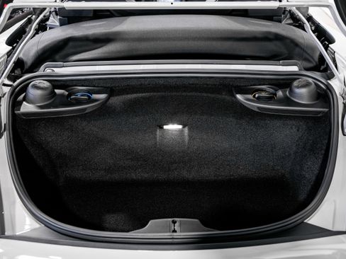 Used 2022 Porsche 718 Boxster Spyder RWD image 40