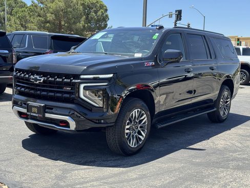 Used 2025 Chevrolet Suburban Z71 AWD/4WD image 3