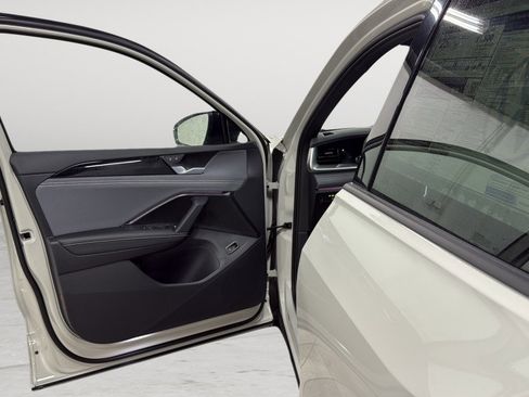 New 2026 Volkswagen Tiguan SE R-Line image 14