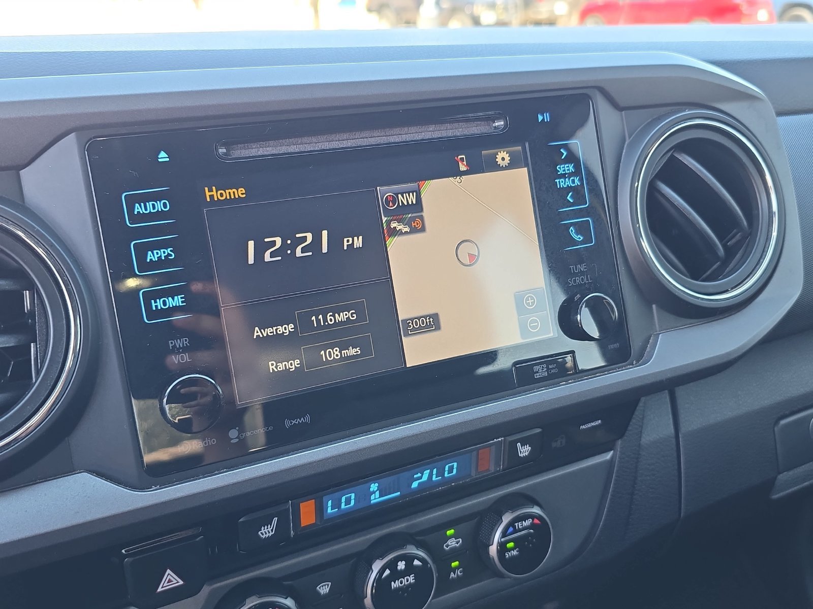 Used 2017 Toyota Tacoma TRD Off-Road w/ Premium & Technology Package AWD/4WD image 19
