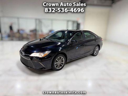 Used 2017 Toyota Camry LE FWD image 1