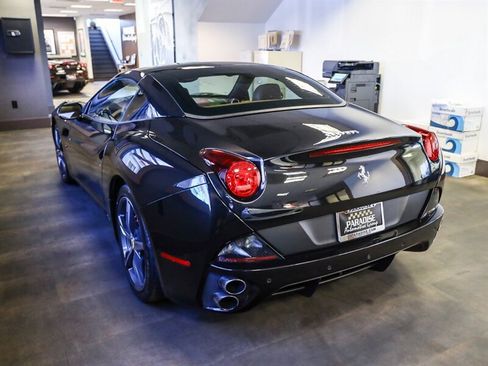 Used 2014 Ferrari California RWD image 52