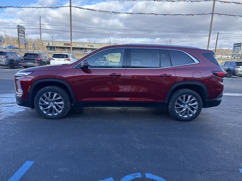 Used 2025 Buick Enclave Preferred image 7