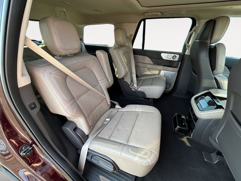Used 2023 Lincoln Navigator Reserve image 11