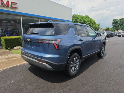 New 2026 Chevrolet Equinox LT w/ Convenience Package II AWD/4WD image 3