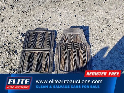 Used 2012 Dodge Grand Caravan SXT image 25