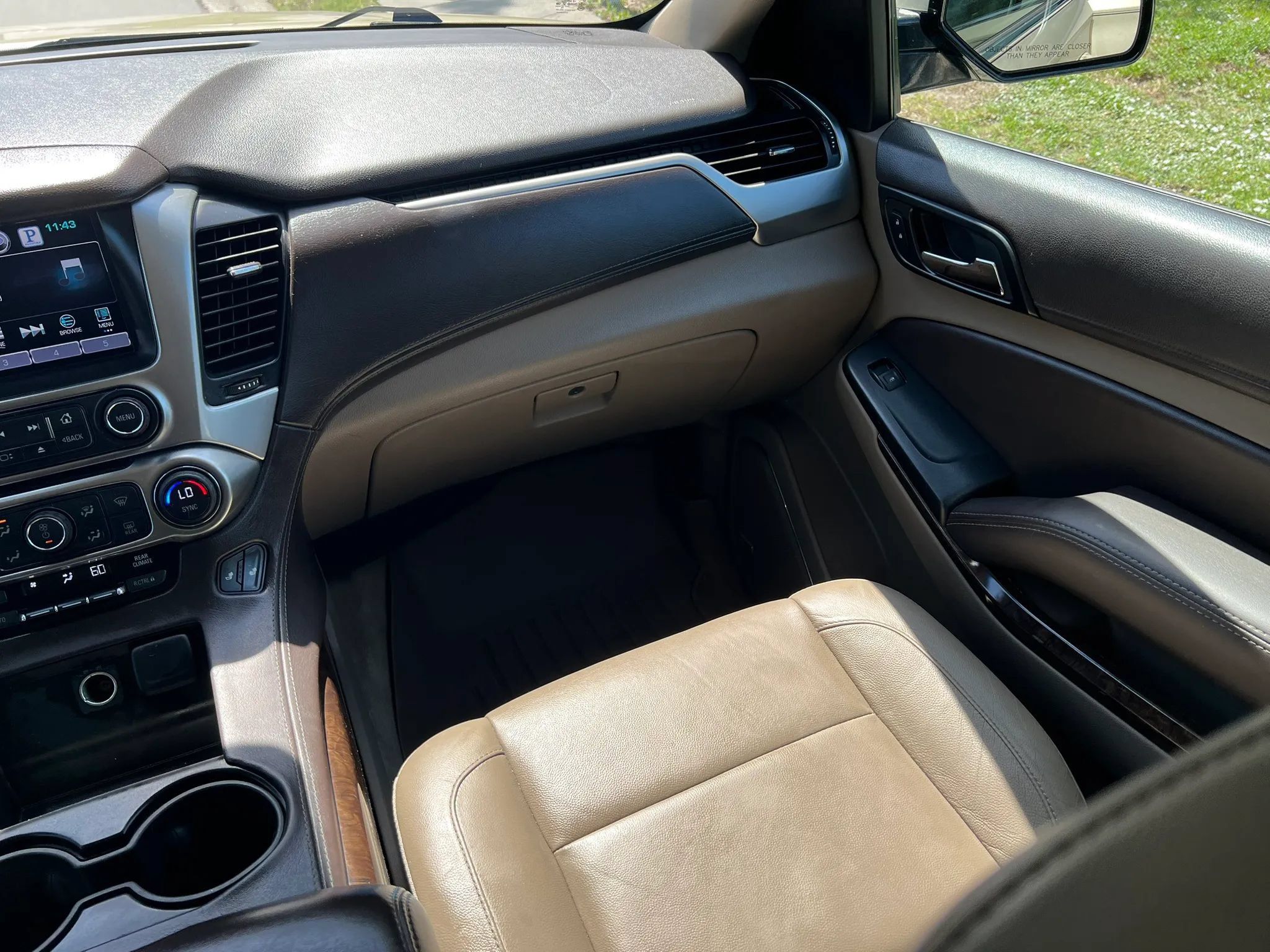 Used 2016 Chevrolet Suburban LT RWD image 30