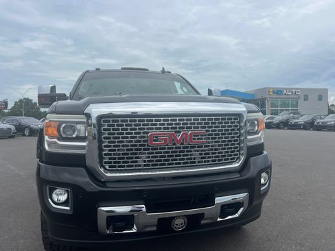 Used 2016 GMC Sierra 2500 Denali w/ Duramax Plus Package AWD/4WD image 5