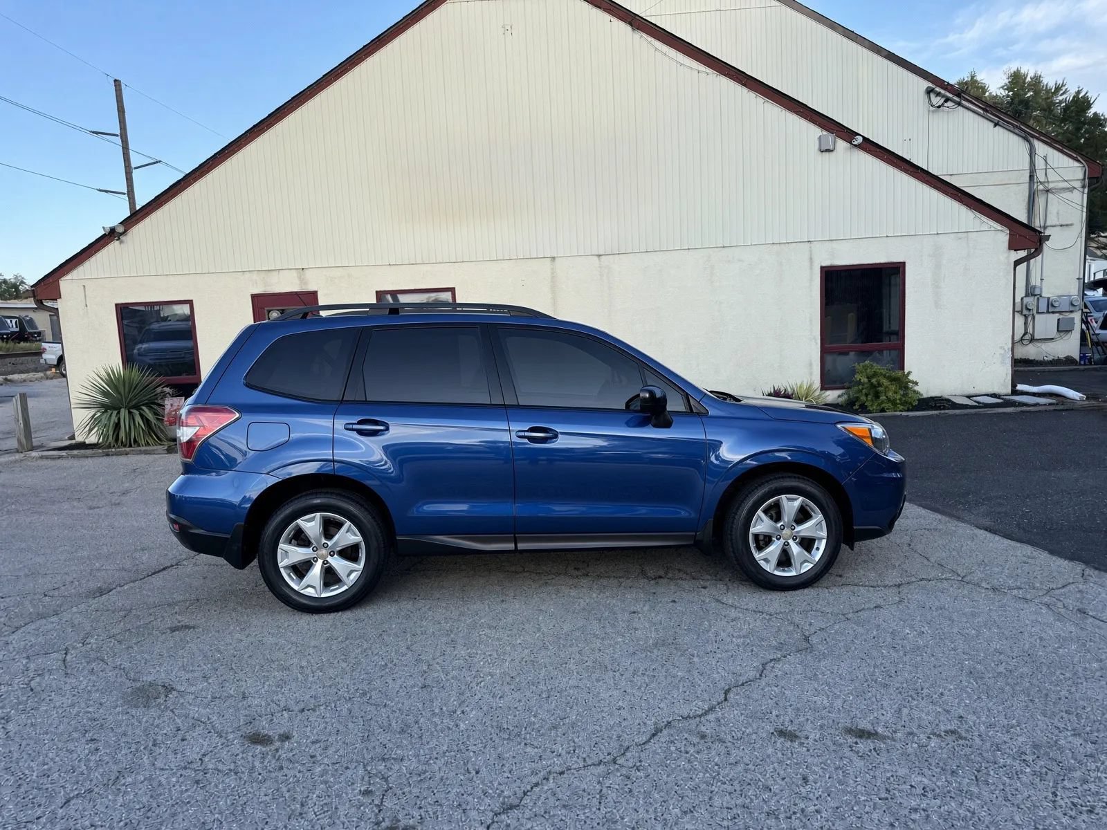 Used 2015 Subaru Forester 2.5i w/ Alloy Wheel Package AWD/4WD image 4
