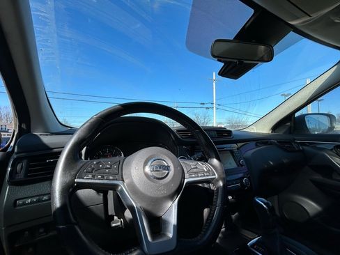 Used 2017 Nissan Rogue Sport SL w/ SL Premium Package image 16