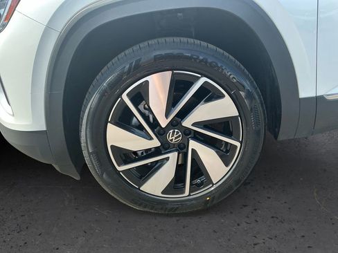 Used 2024 Volkswagen Atlas SEL AWD/4WD image 13