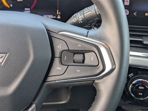 Used 2025 Chevrolet Trax LT w/ LT Convenience Package image 19