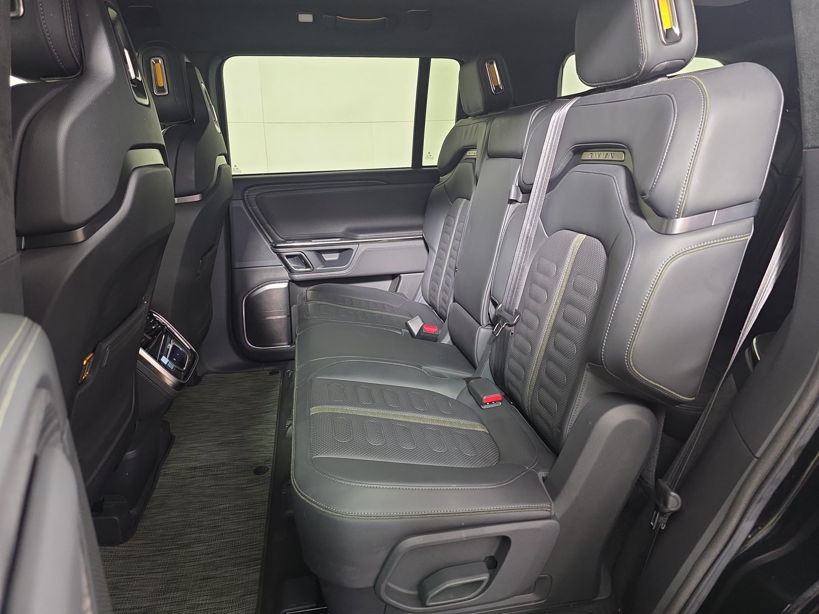 Used 2022 Rivian R1S Launch Edition Quad AWD/4WD image 21