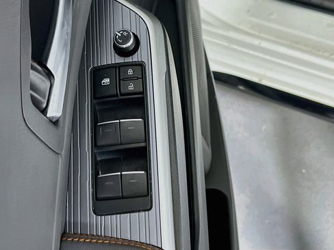 Used 2023 Toyota Sienna XSE w/ XSE Plus Package AWD/4WD image 18