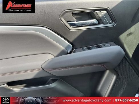 Used 2024 Chevrolet Colorado Z71 w/ Z71 Convenience Package 2 AWD/4WD image 21