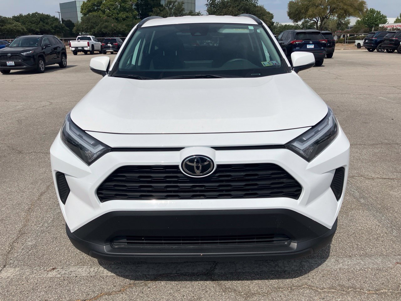 Used 2025 Toyota RAV4 XLE AWD/4WD image 2