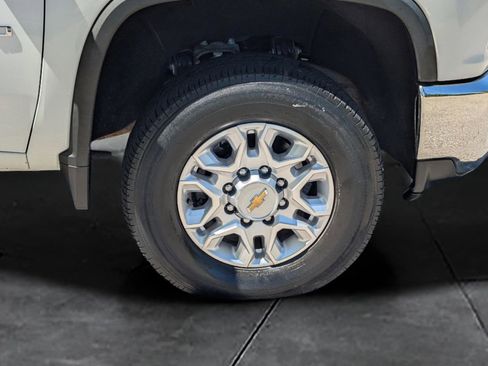 Used 2023 Chevrolet Silverado 2500 LT AWD/4WD image 11
