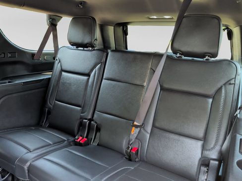 Used 2025 GMC Yukon XL Denali AWD/4WD image 33