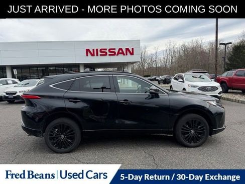 Used 2023 Toyota Venza Nightshade image 9