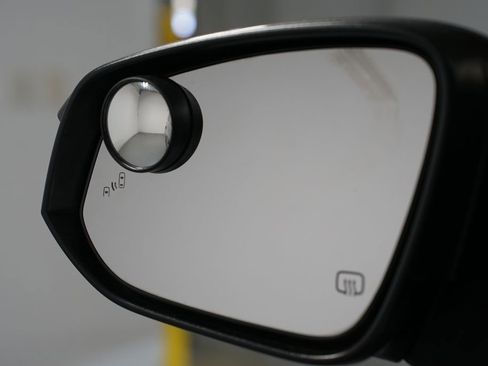 Used 2018 Toyota Highlander SE image 25