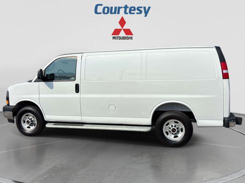 Used 2025 GMC Savana 2500 w/ Driver Convenience Package RWD image 2