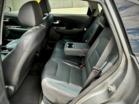 Used 2022 Kia Niro EX Premium FWD image 21