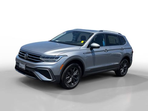 Used 2024 Volkswagen Tiguan SE AWD/4WD image 1