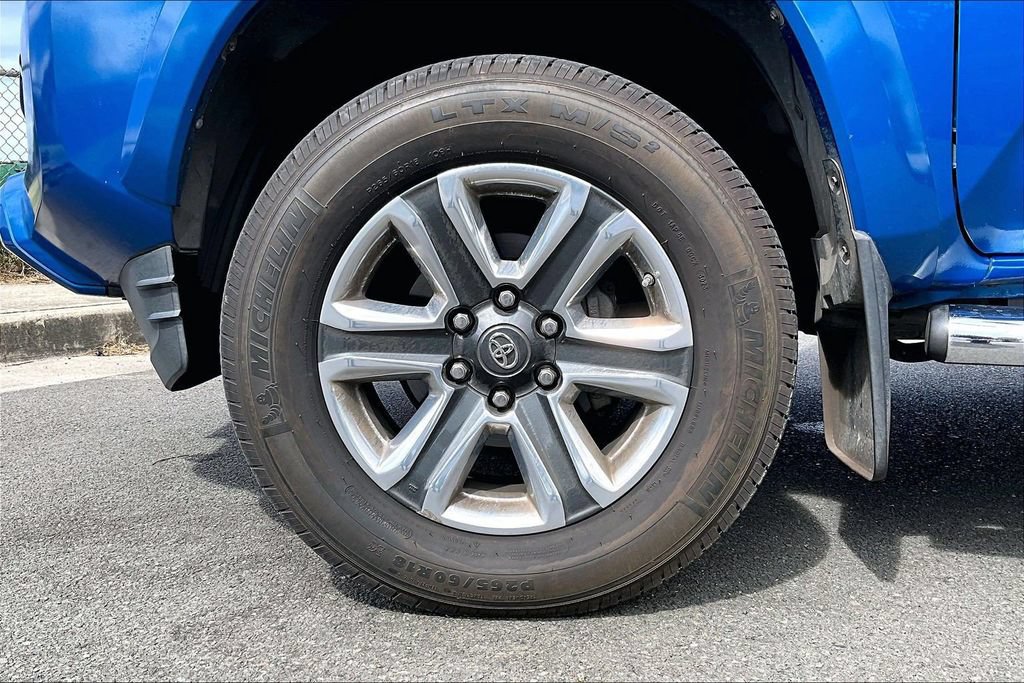 Used 2017 Toyota Tacoma Limited RWD image 8