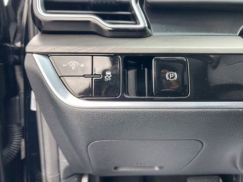 Used 2025 Kia Sportage X-Line image 11
