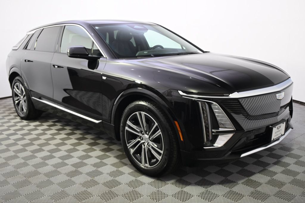 New 2026 Cadillac Lyriq Luxury w/ LPO, Floor Liner Package AWD/4WD image 8
