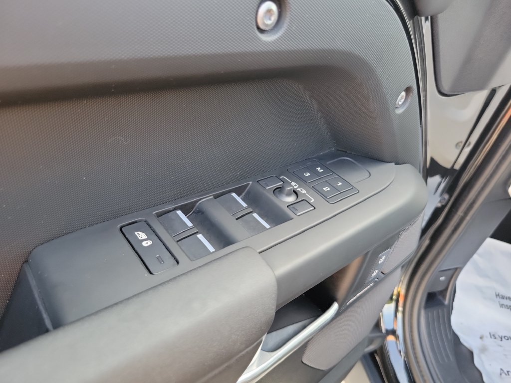 Used 2025 Land Rover Defender 110 S AWD/4WD image 21