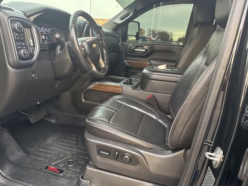 Used 2021 Chevrolet Silverado 2500 High Country w/ Technology Package image 14