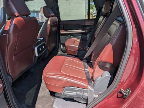 Used 2023 Ford Expedition Limited image 16
