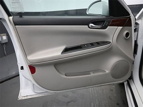 Used 2011 Chevrolet Impala LS image 12