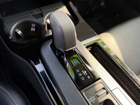 Used 2025 Toyota Prius XLE image 27