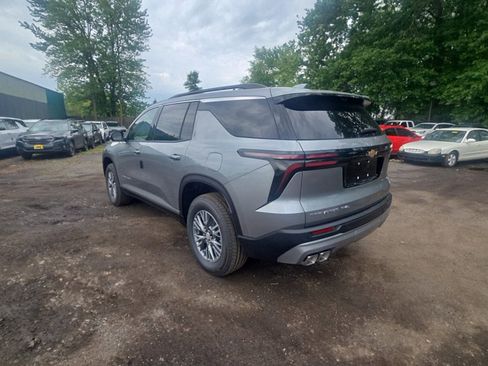 New 2026 Chevrolet Traverse LT w/ Driver Confidence Package AWD/4WD image 9