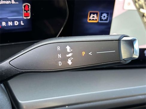 Certified 2025 Chevrolet Traverse LT w/ Driver Confidence Package image 32