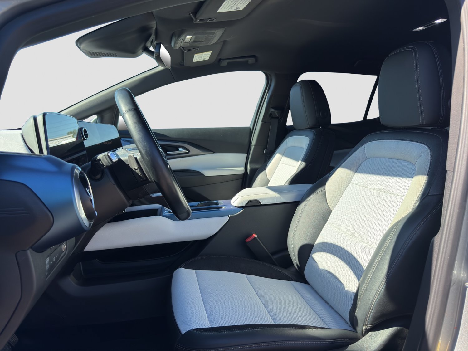 Certified 2024 Chevrolet Equinox EV LT FWD image 27