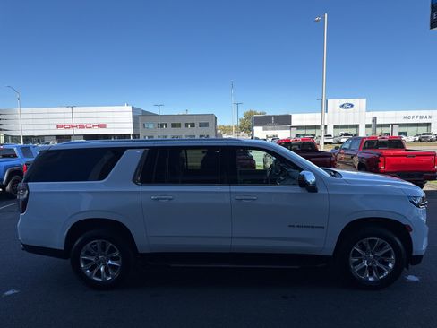 Used 2023 Chevrolet Suburban Premier image 5