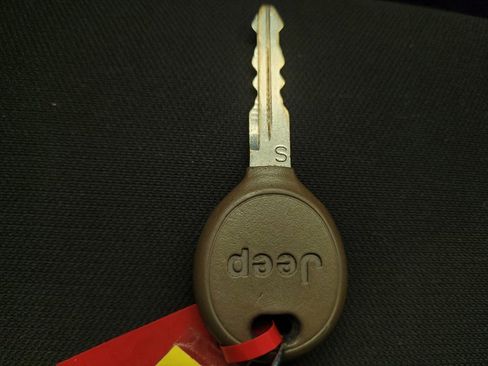 Used 2016 Jeep Wrangler Unlimited Sport w/ Connectivity Group image 32