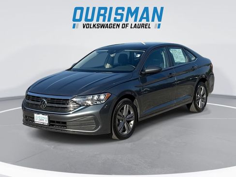 Used 2024 Volkswagen Jetta SE FWD image 1