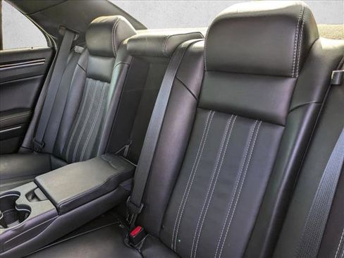 Used 2019 Chrysler 300 S image 13