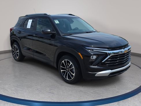 Used 2024 Chevrolet TrailBlazer LT FWD image 3