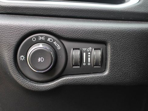Used 2018 Chrysler Pacifica Touring-L Plus w/ S Appearance Package FWD image 17