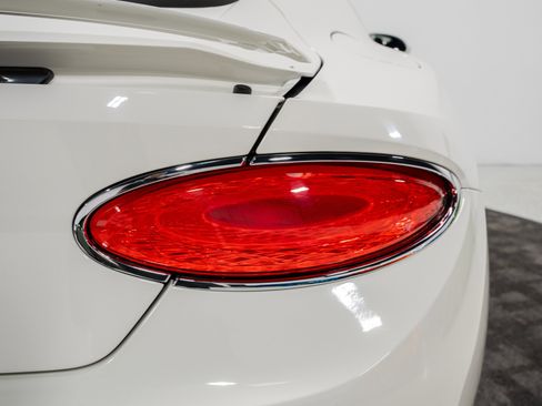 Used 2020 Bentley Continental GT V8 image 24