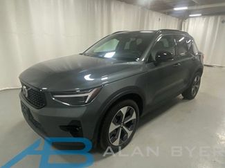 Used 2026 Volvo XC40 B5 Plus AWD/4WD video 1